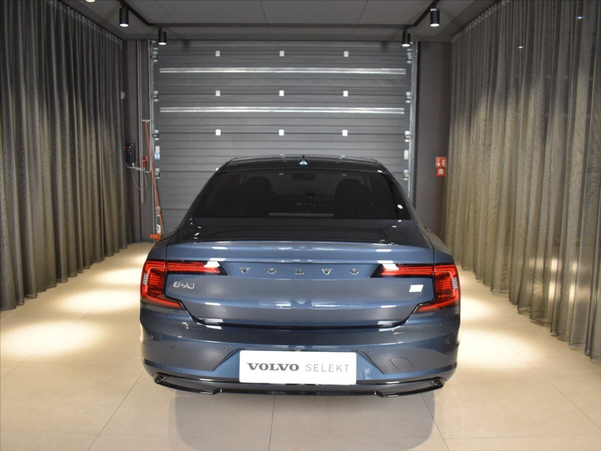 Volvo S90 Sedan / Limuzína 2,0 l 335 kw