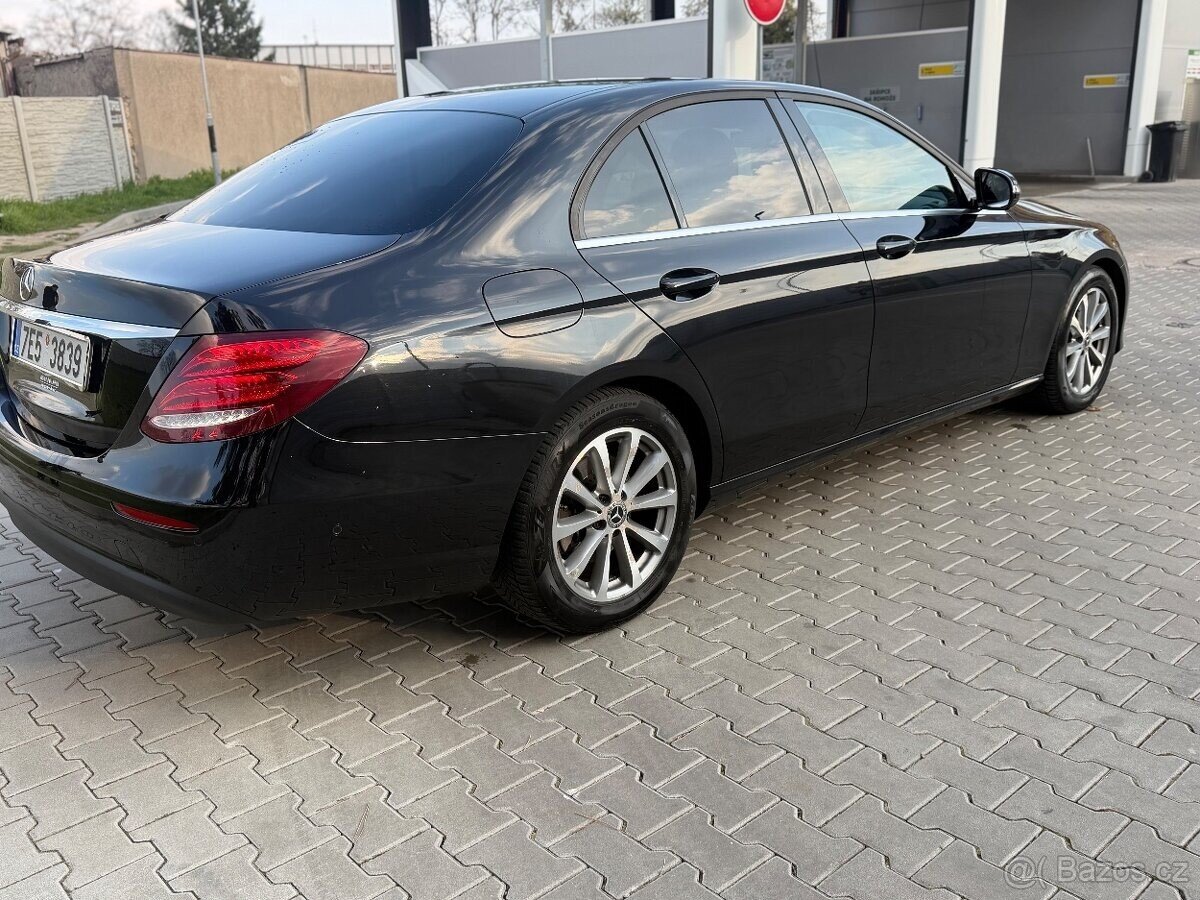 Mercedes-Benz Třídy E Sedan / Limuzína 0,0 110 kw