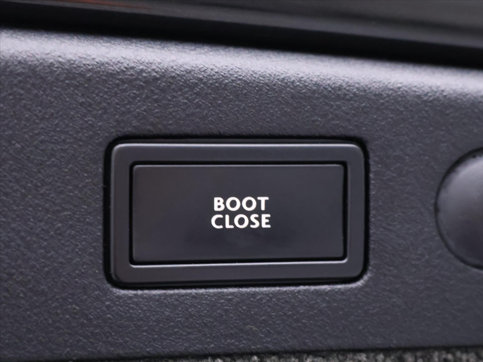 Bentley Continental Flying Spur Sedan 6,0 l 412 kw