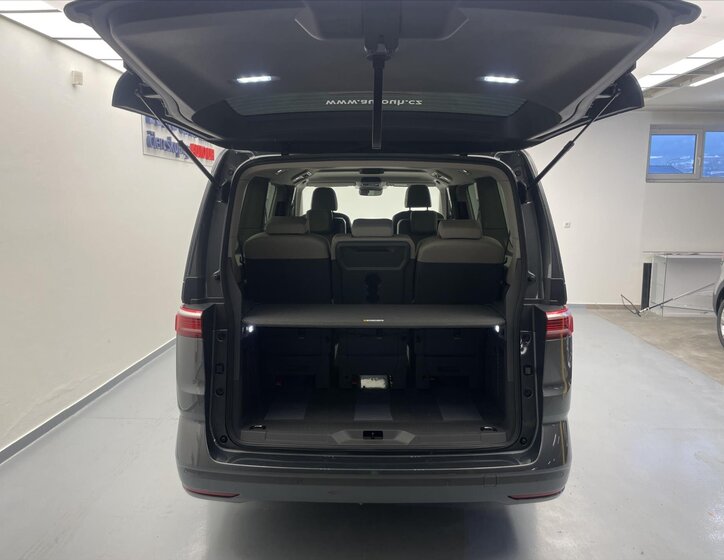 Volkswagen Multivan 13