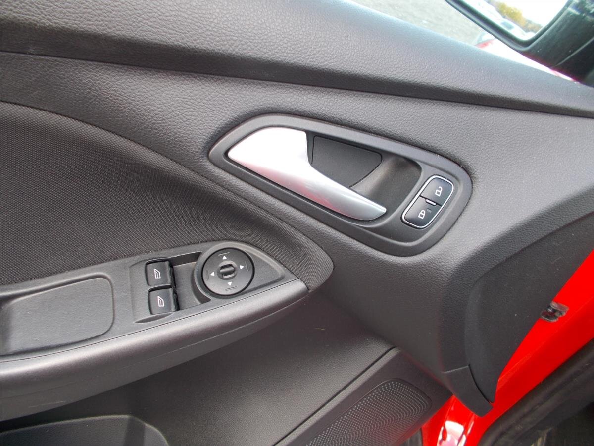 Ford Focus Kombi 999,0 74 kw