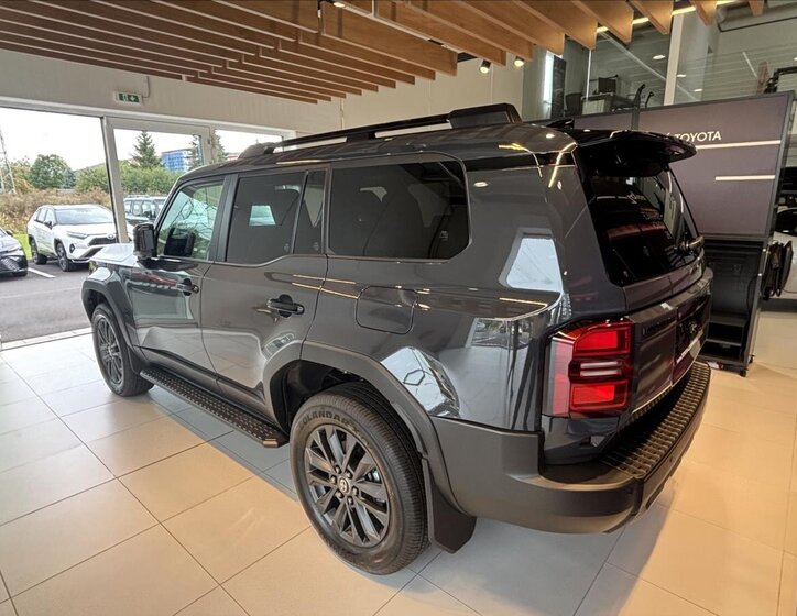 Toyota Land Cruiser SUV 2,8 l 150 kw