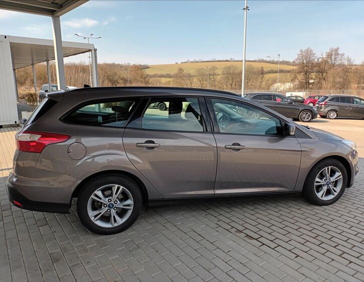 Ford Focus Kombi 998,0 92 kw