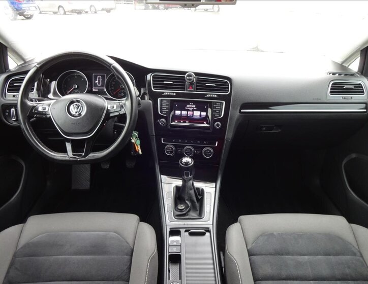 Volkswagen Golf Kombi 1,6 l 77 kw