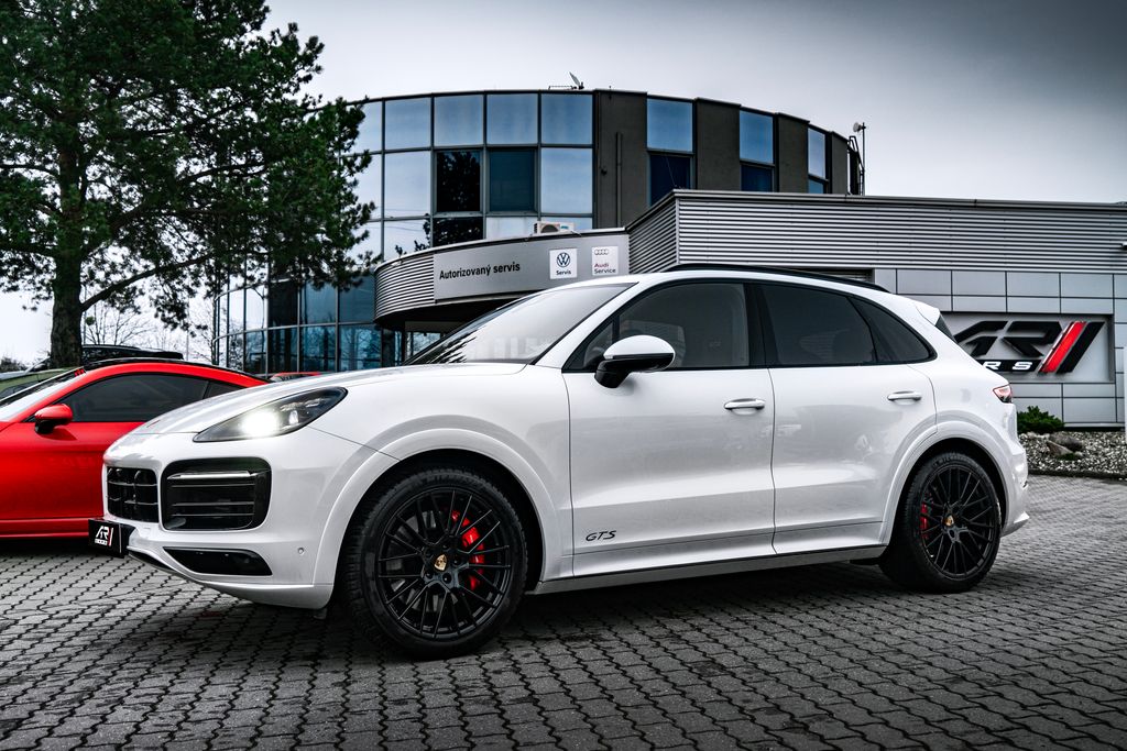 Porsche Cayenne SUV 4,0 l 338 kw