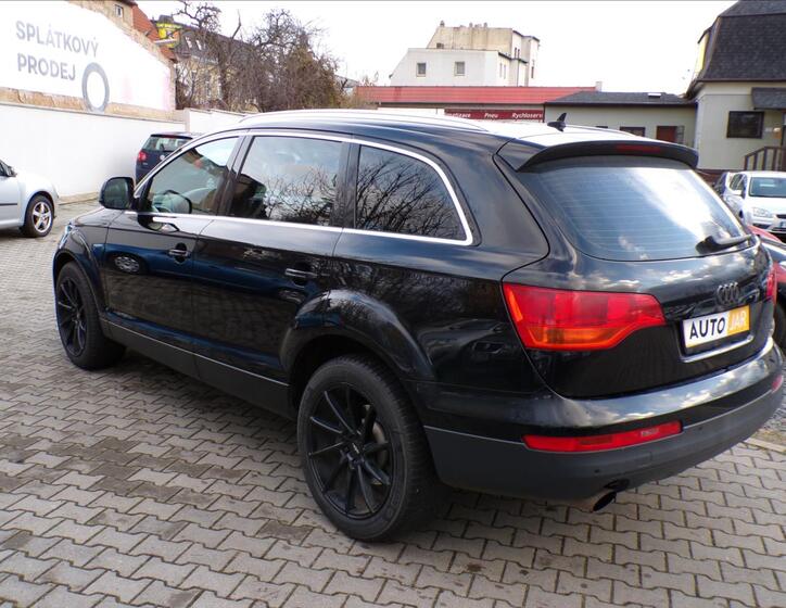 Audi Q7 6