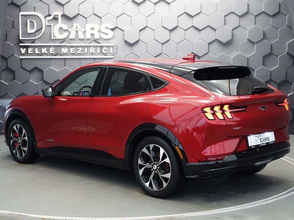 Ford Mustang Mach-E SUV / Terénní 0,0 198 kw
