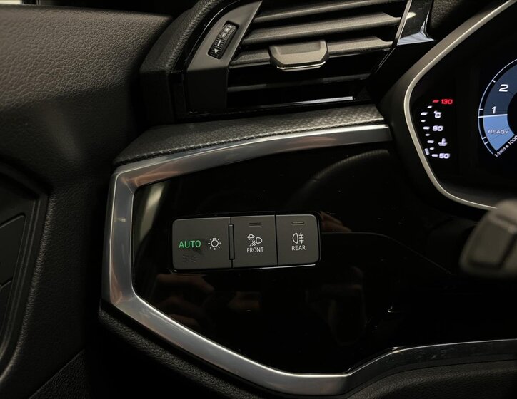 Audi Q3 SUV 1,5 l 110 kw