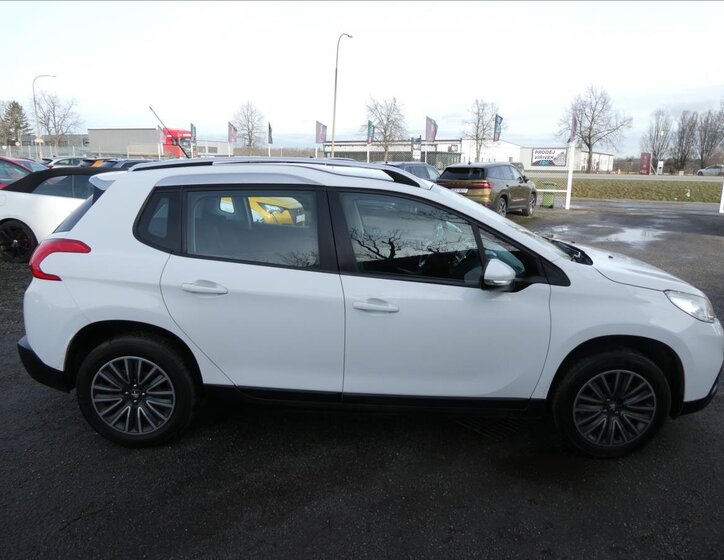 Peugeot 2008 SUV 1,2 l 60 kw