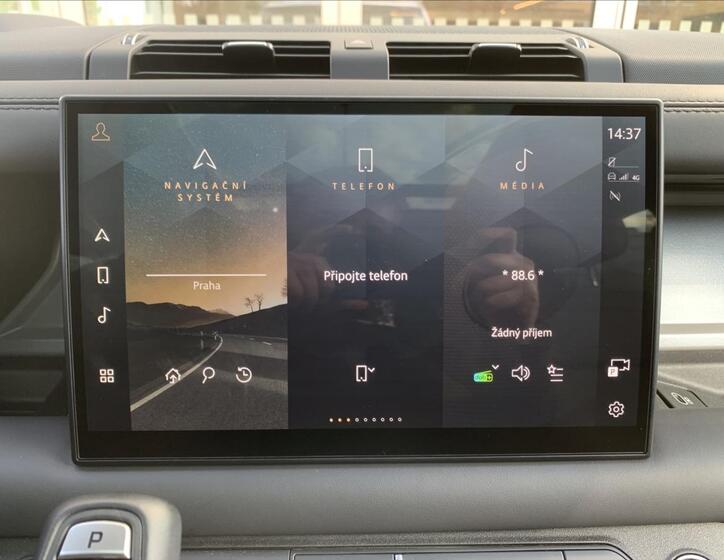 Land Rover Defender 46