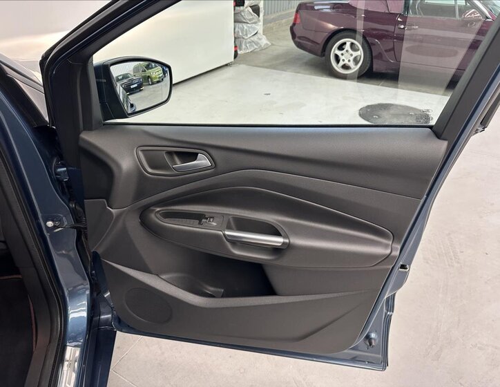 Ford Kuga SUV 1,5 l 110 kw