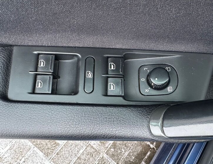 Volkswagen Passat Kombi 1,6 l 77 kw