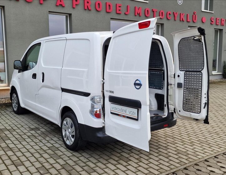 Nissan e-NV200 42