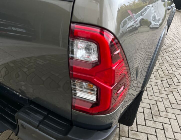 Toyota Hilux 11