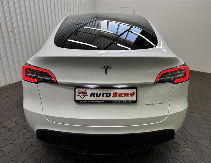 Tesla Model Y 7