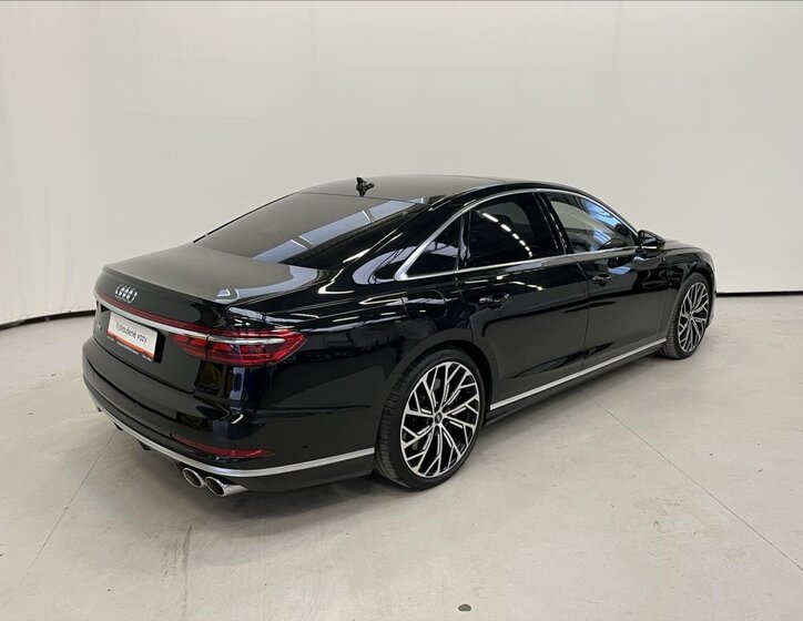 Audi S8 2