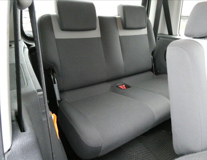 Volkswagen Caddy Kombi 1,6 l 75 kw