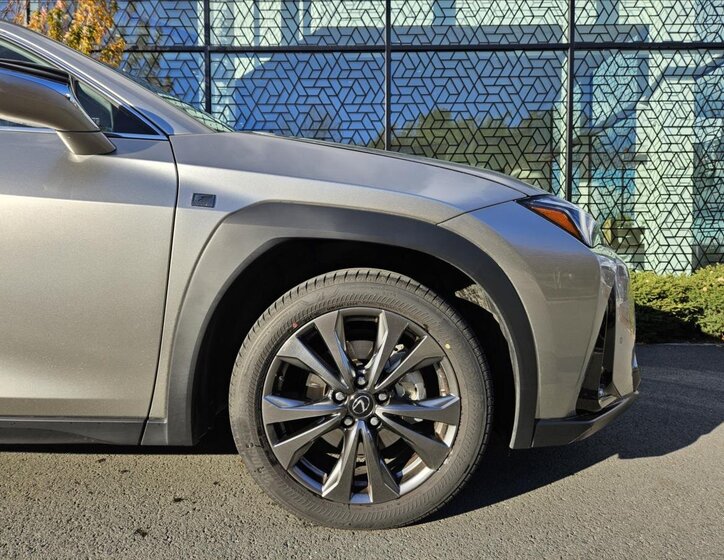 Lexus UX 300h Hatchback 2,0 l 146 kw