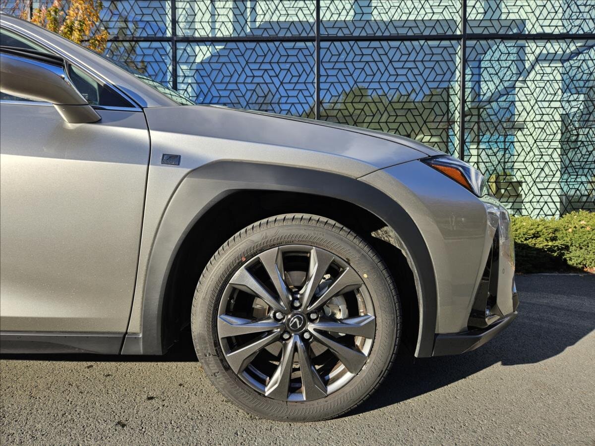 Lexus UX 300h Hatchback 2,0 l 146 kw