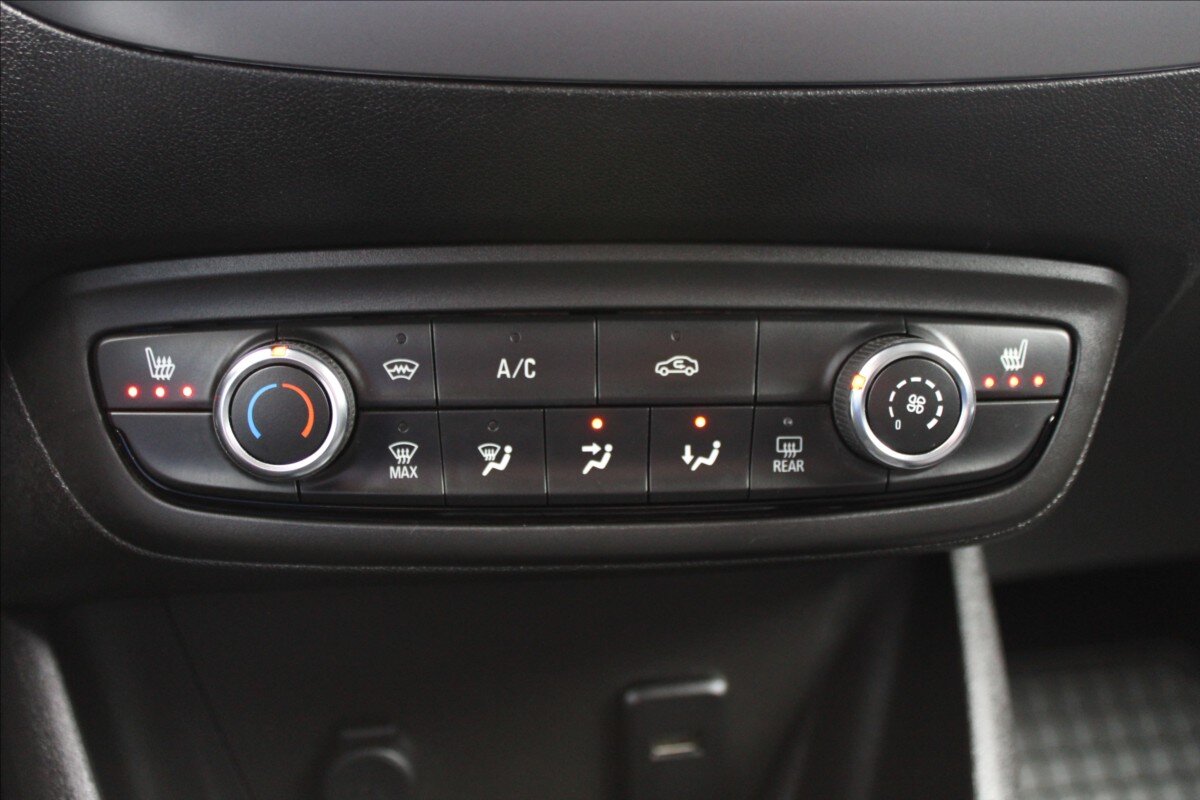 Opel Crossland X SUV / Terénní 1,2 l 61 kw