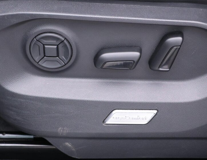 Volkswagen Touareg SUV / Terénní 3,0 l 210 kw