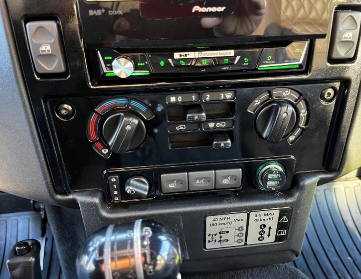 Land Rover Defender SUV / Terénní 2,2 l 90 kw