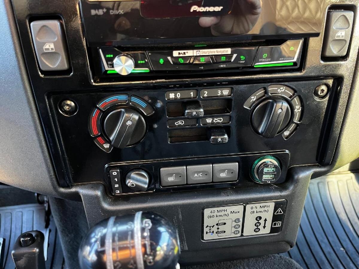 Land Rover Defender SUV / Terénní 2,2 l 90 kw