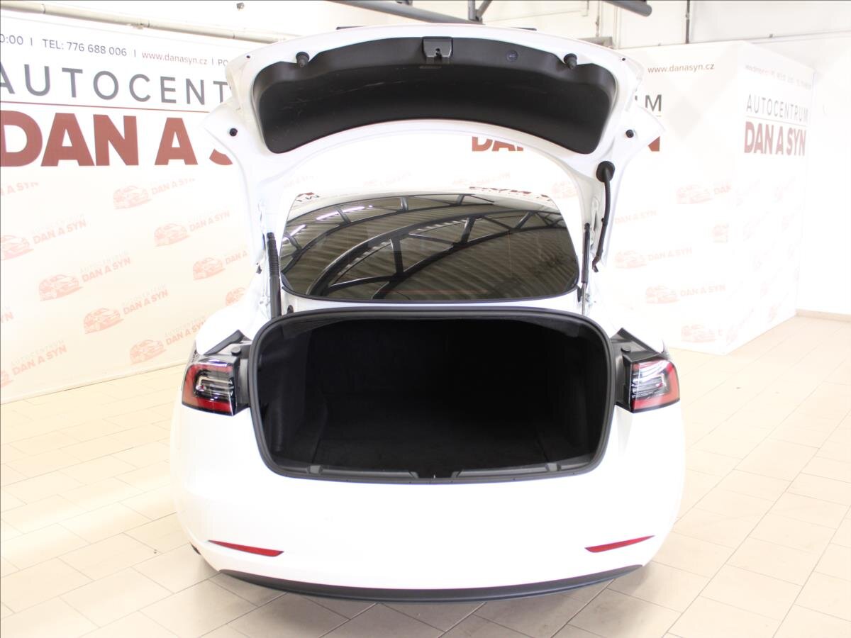 Tesla Model 3 Sedan / Limuzína 0,0 225 kw