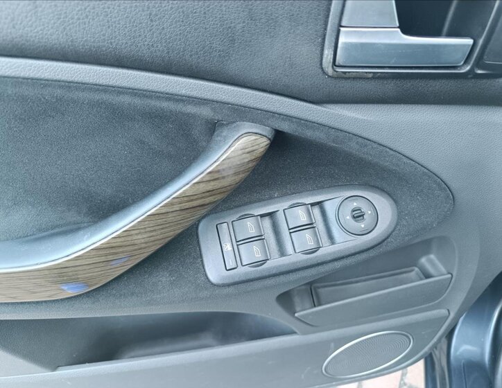 Ford C-MAX MPV 2,0 l 100 kw