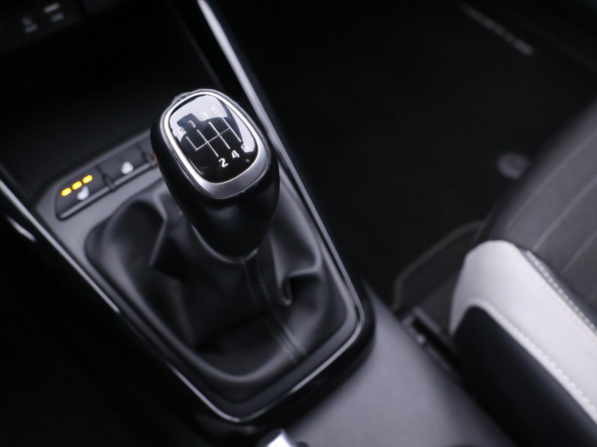 KIA Stonic SUV 998,0 88 kw