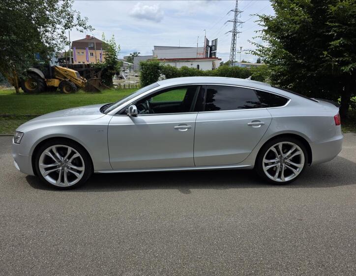 Audi S5 4