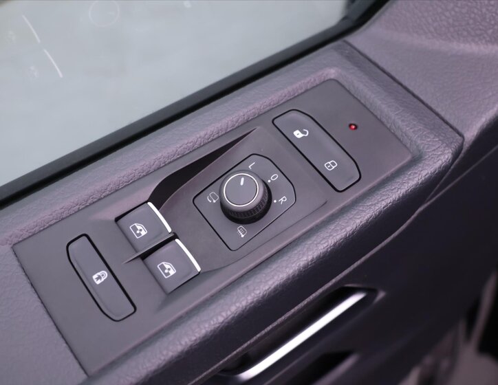 Volkswagen Multivan 15