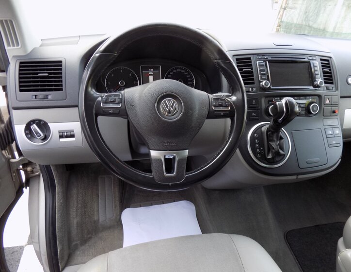 Volkswagen Multivan 27