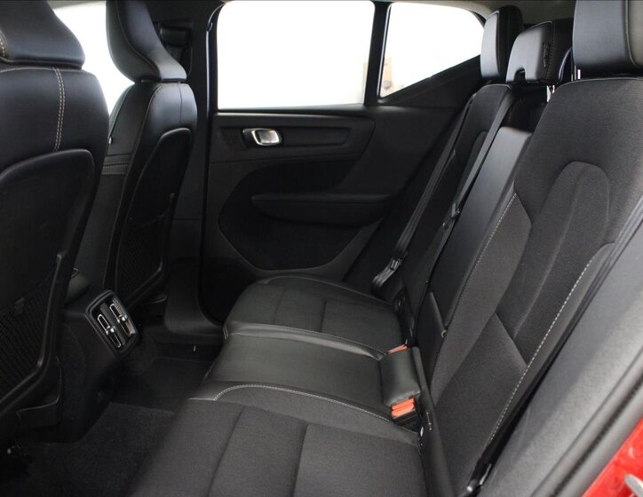 Volvo XC40 SUV / Terénní 2,0 l 182 kw