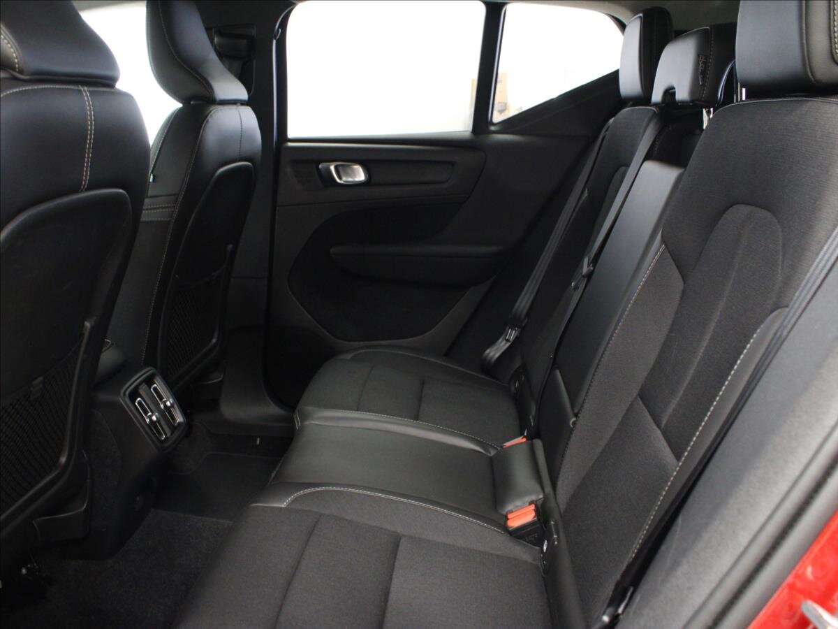 Volvo XC40 SUV / Terénní 2,0 l 182 kw
