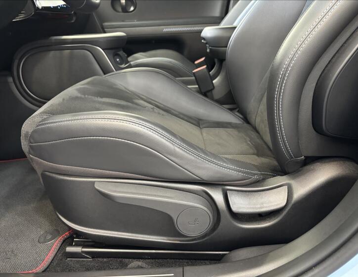 Hyundai IONIQ 27