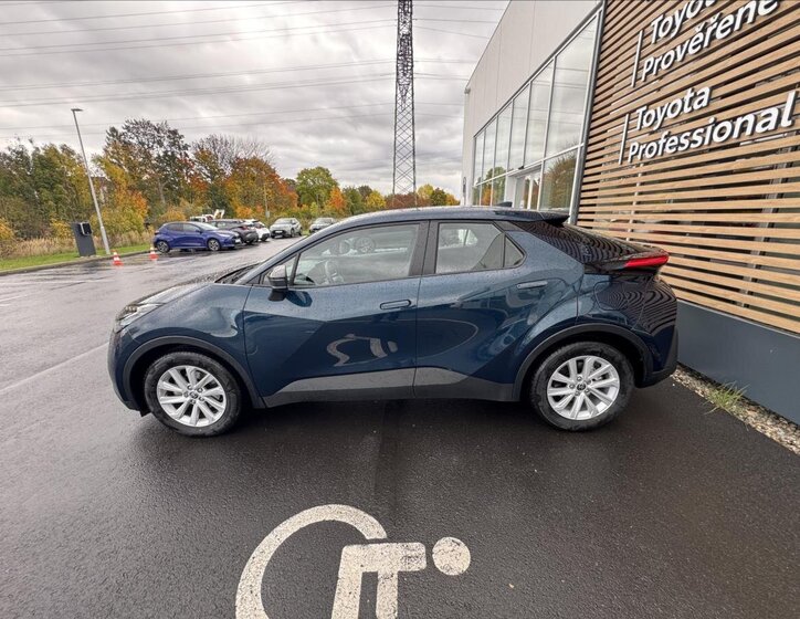 Toyota C-HR 4