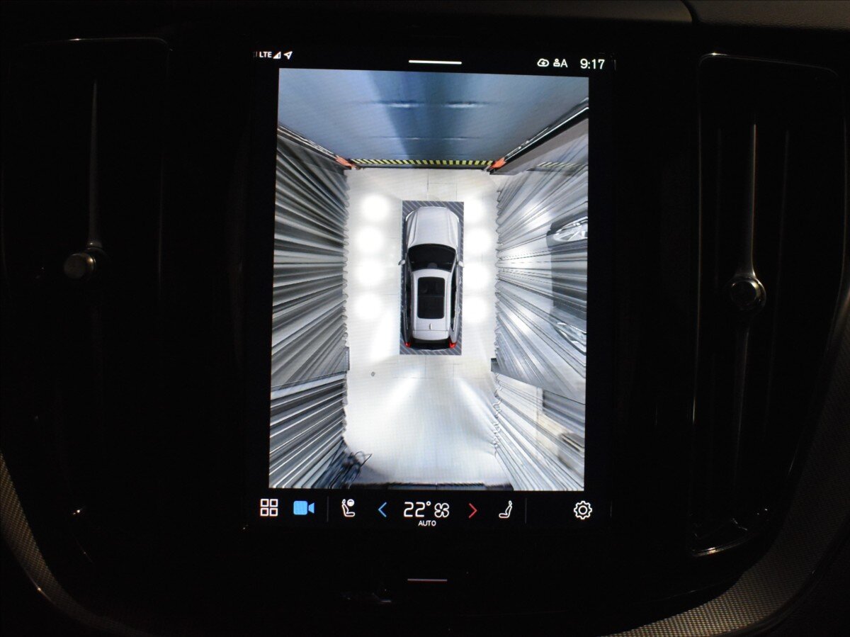 Volvo XC60 SUV / Terénní 2,0 l 257 kw