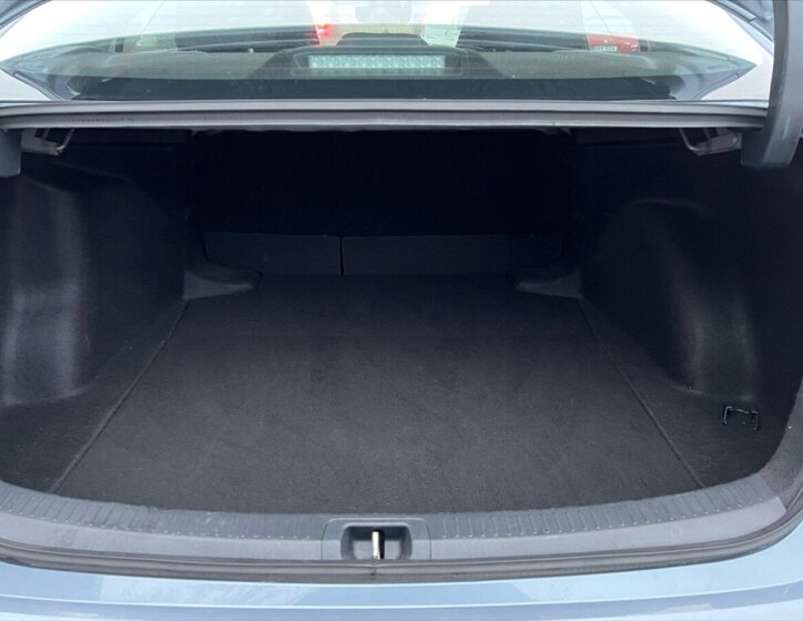 Toyota Corolla Sedan / Limuzína 1,5 l 92 kw