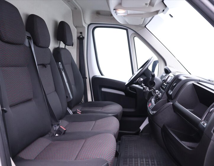 Peugeot Boxer Skříň 2,2 l 121 kw