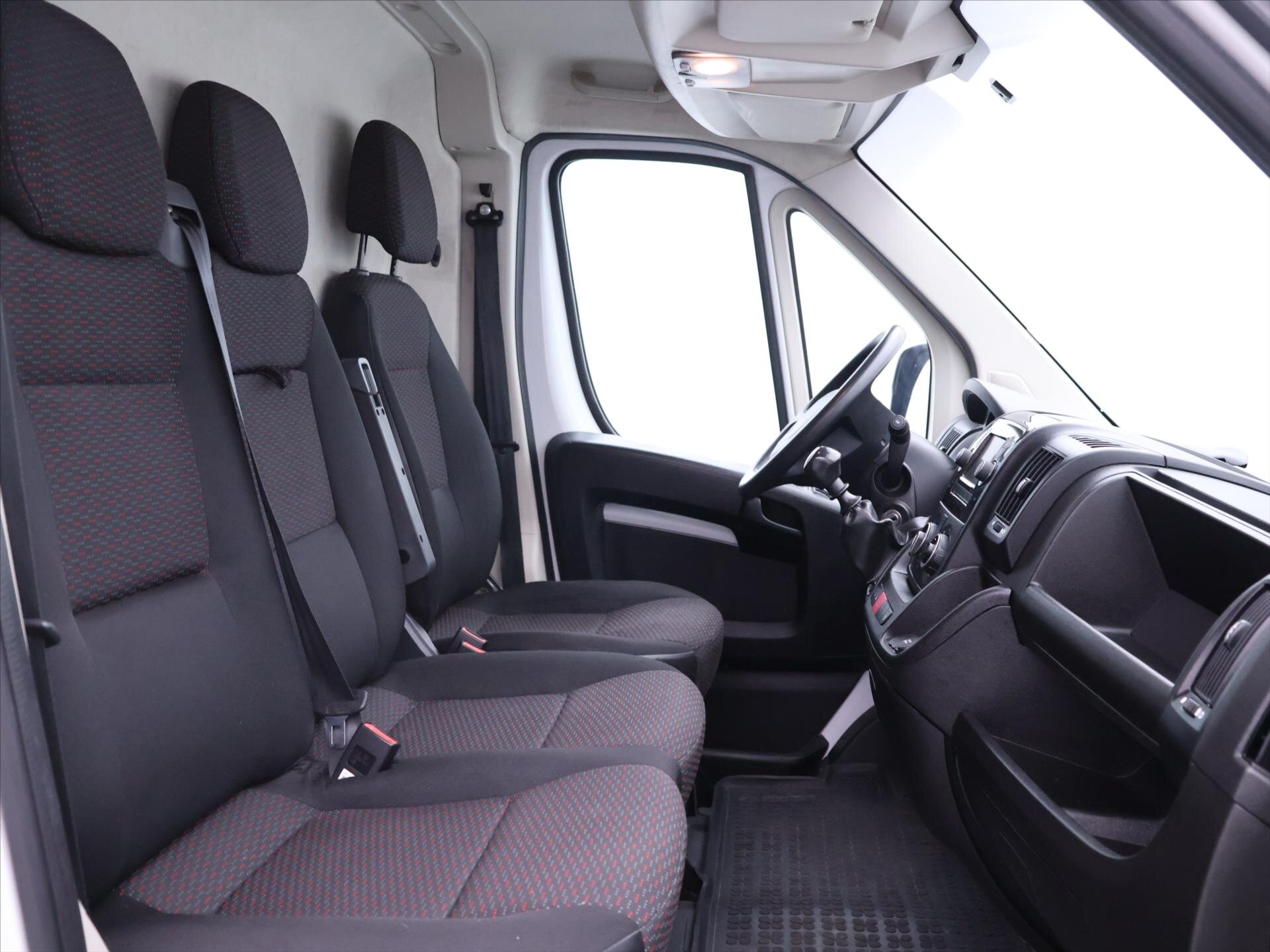 Peugeot Boxer Skříň 2,2 l 121 kw