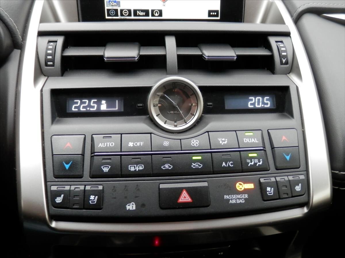 Lexus NX 300h SUV / Terénní 2,5 l 114 kw