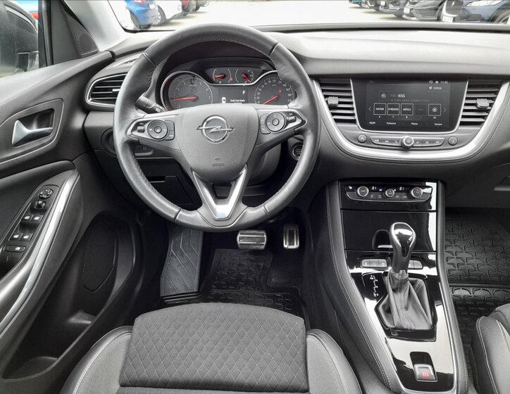 Opel Grandland X SUV 1,6 l 133 kw