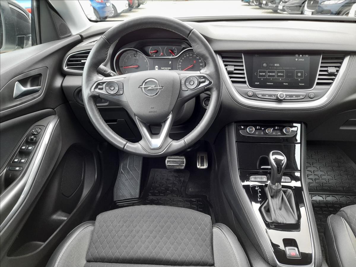 Opel Grandland X SUV 1,6 l 133 kw