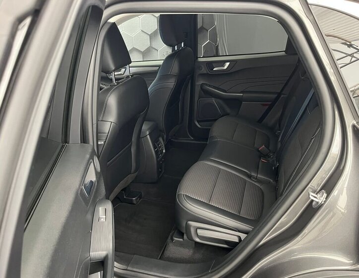 Ford Kuga SUV / Terénní 2,5 l 140 kw