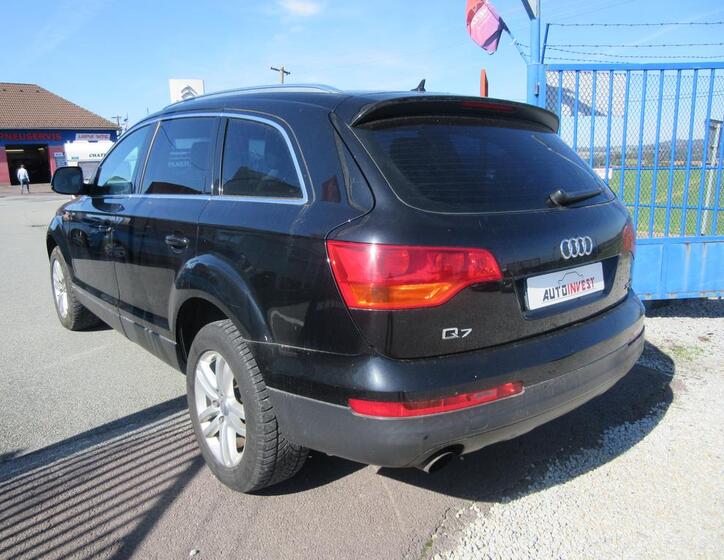 Audi Q7 4
