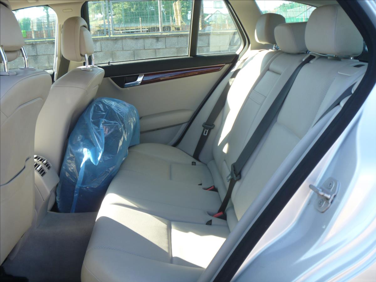 Mercedes-Benz Třídy C Kombi 2,1 l 100 kw