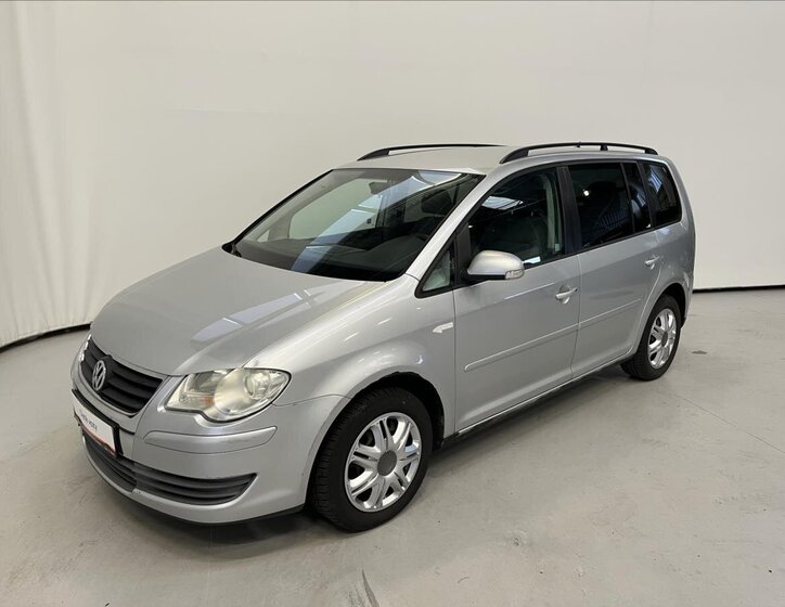 Volkswagen Touran 1