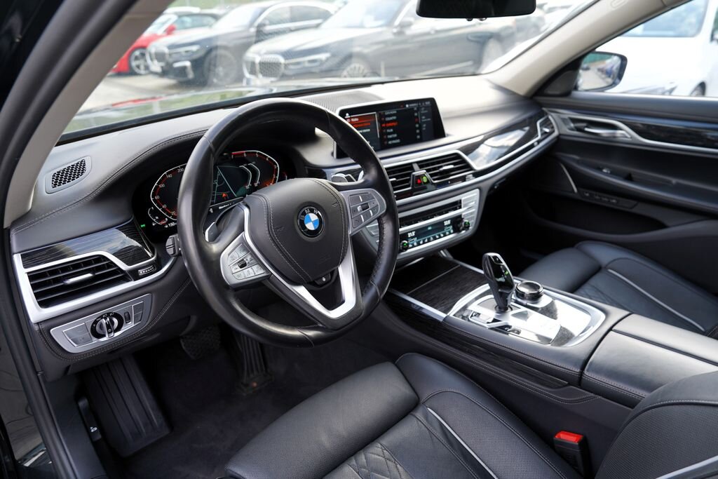 BMW Řada 7 Sedan / Limuzína 4,4 l 390 kw
