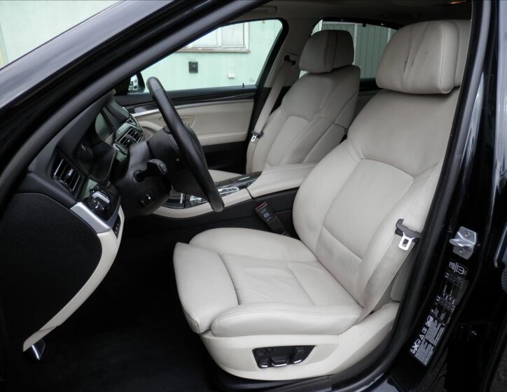 BMW Řada 5 Sedan 3,0 l 230 kw